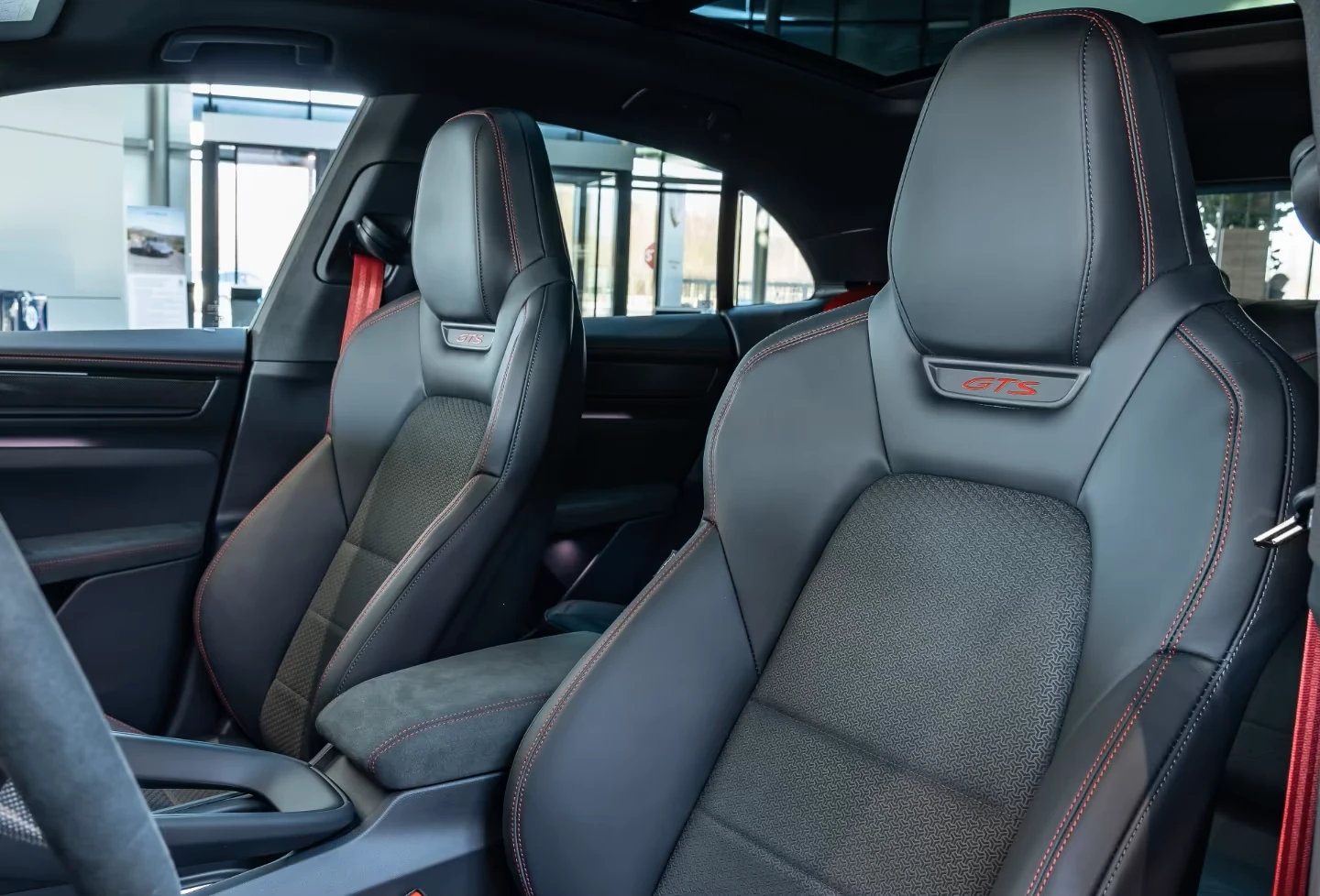 Porsche Macan GTS* PANO* DISTR* BOSE* MEMORY* DISTR* , снимка 9 - Автомобили и джипове - 55664007