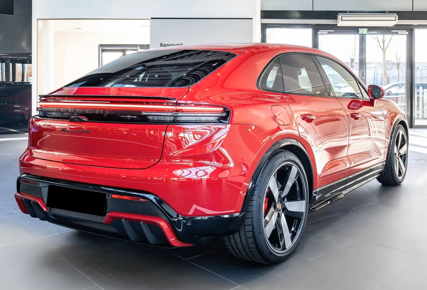 Porsche Macan GTS* PANO* DISTR* BOSE* MEMORY* DISTR* , снимка 3 - Автомобили и джипове - 55664007