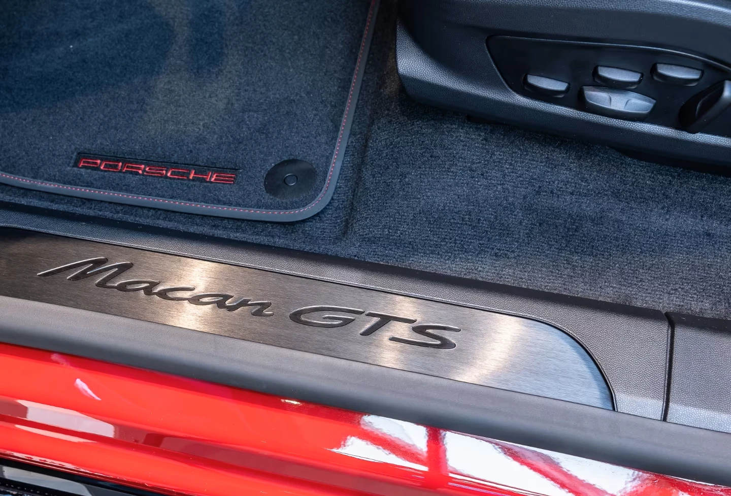 Porsche Macan GTS* PANO* DISTR* BOSE* MEMORY* DISTR* , снимка 8 - Автомобили и джипове - 55664007