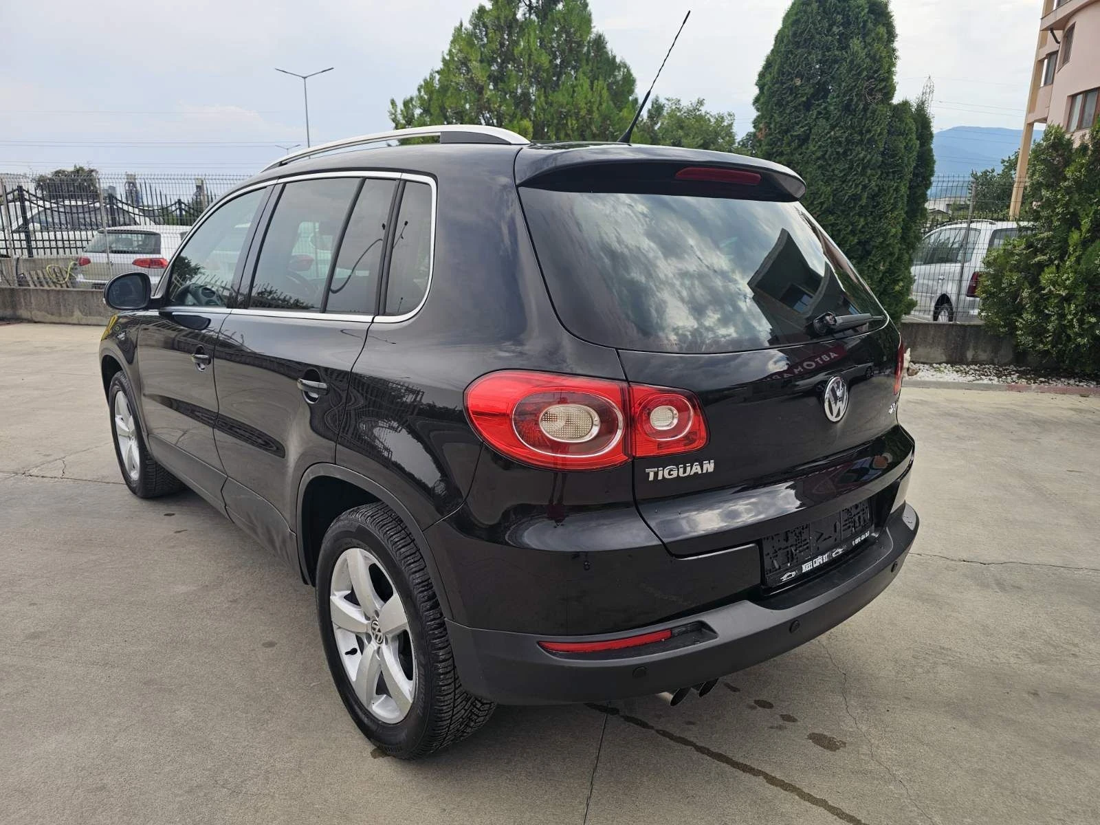 VW Tiguan 2.0 TDI/ 4x4/ КОЖА /ПАНОРАМА/ НАВИГАЦИЯ/ ПОДГРЕВ, снимка 5 - Автомобили и джипове - 55930880