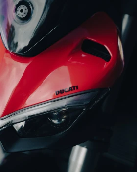 Ducati Streetfighter V2, снимка 9