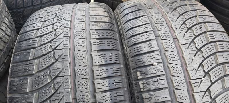 Гуми Зимни 245/40R19, снимка 1 - Гуми и джанти - 34164647