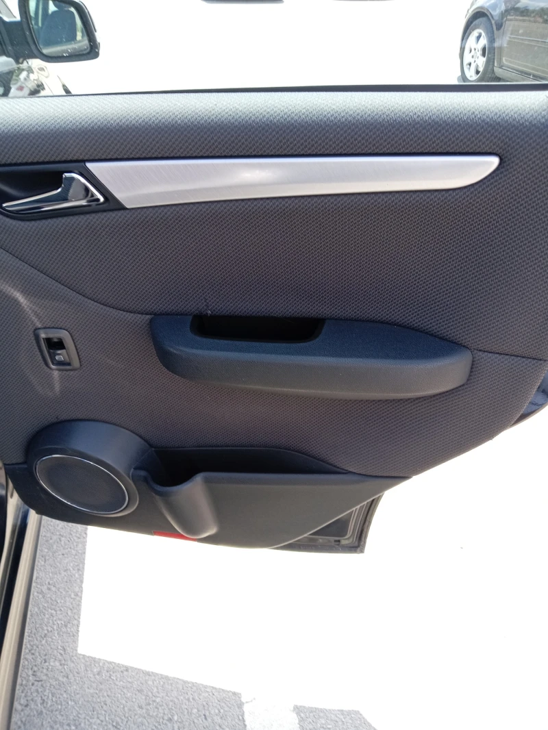 Mercedes-Benz A 180 2.0 CDI AVANTGARDE, снимка 12 - Автомобили и джипове - 52309842