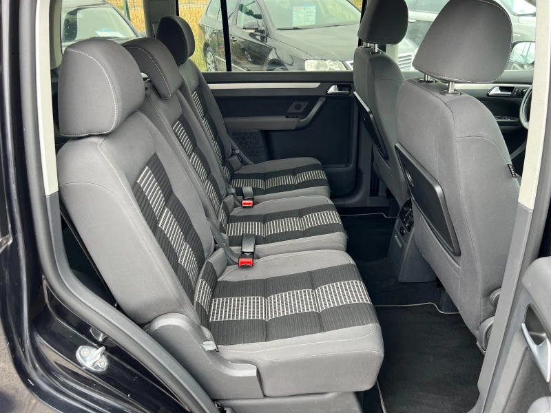VW Touran, снимка 12 - Автомобили и джипове - 51864141