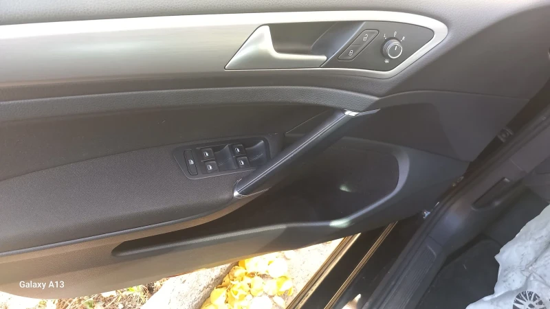 VW Golf 1.4 TSI R-Line, снимка 7 - Автомобили и джипове - 52696298