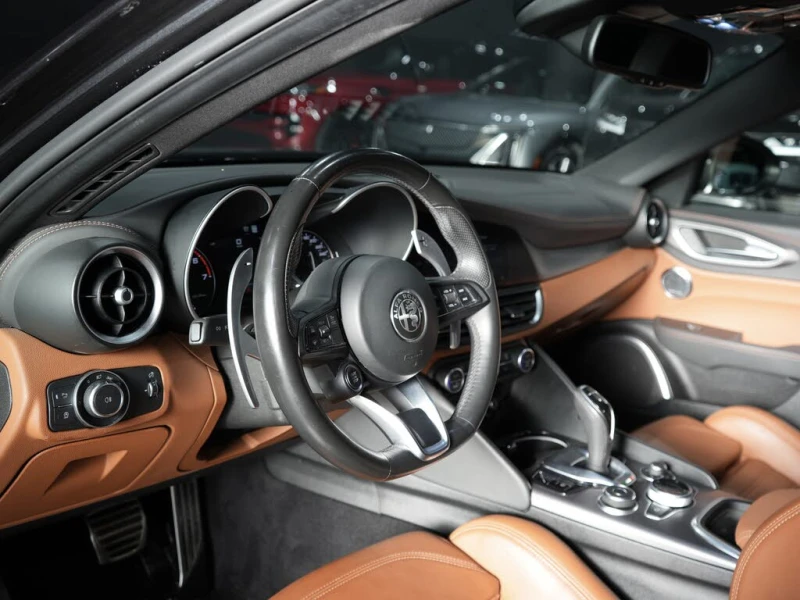 Alfa Romeo Giulia Ti Sport* CARFAX* АвтоКредит* (ЦЕНА ДО БГ), снимка 8 - Автомобили и джипове - 53246368