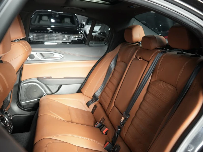 Alfa Romeo Giulia Ti Sport* CARFAX* АвтоКредит* (ЦЕНА ДО БГ), снимка 10 - Автомобили и джипове - 53246368