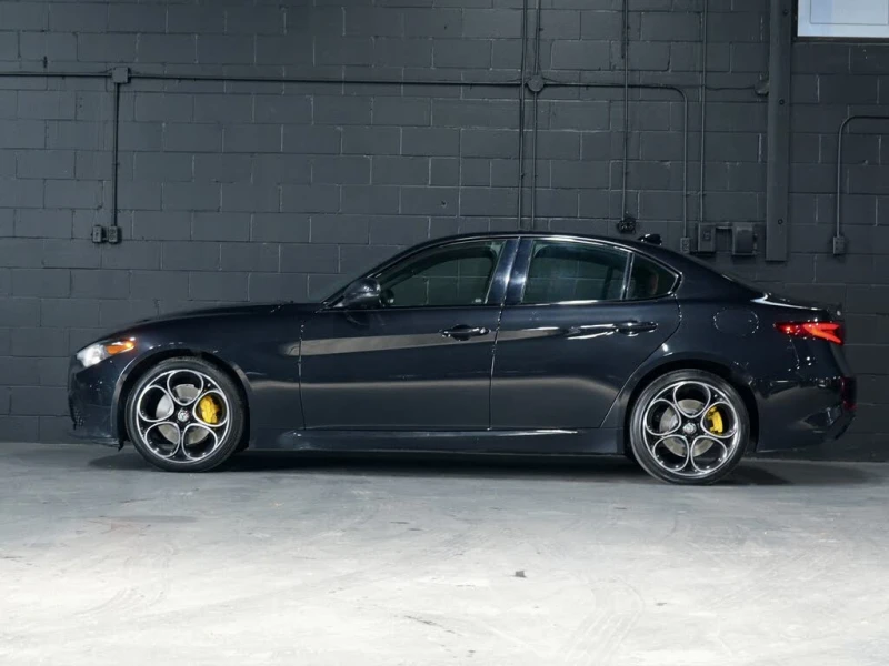 Alfa Romeo Giulia Ti Sport* CARFAX* АвтоКредит* (ЦЕНА ДО БГ), снимка 4 - Автомобили и джипове - 53246368