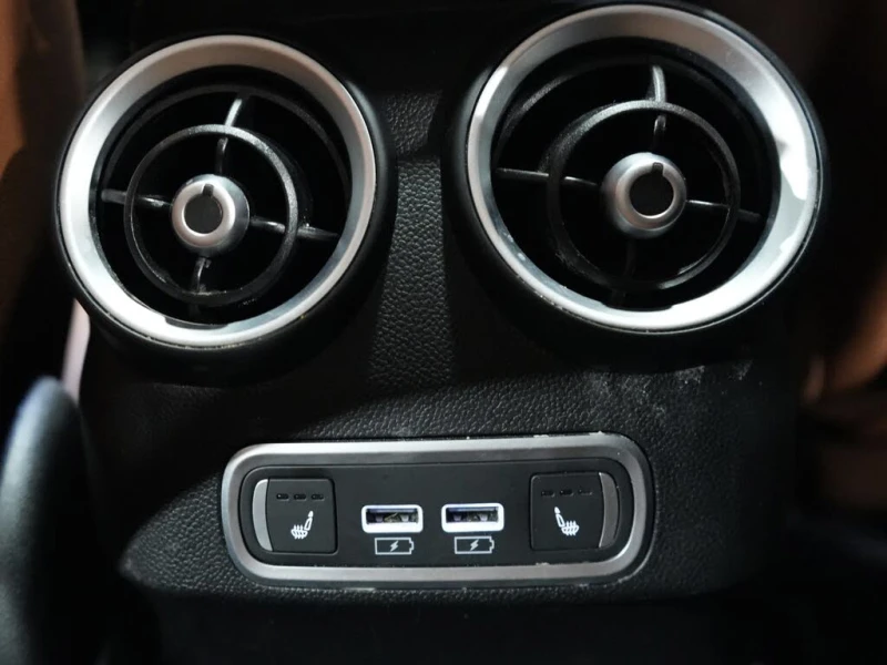 Alfa Romeo Giulia Ti Sport* CARFAX* АвтоКредит* (ЦЕНА ДО БГ), снимка 16 - Автомобили и джипове - 53246368