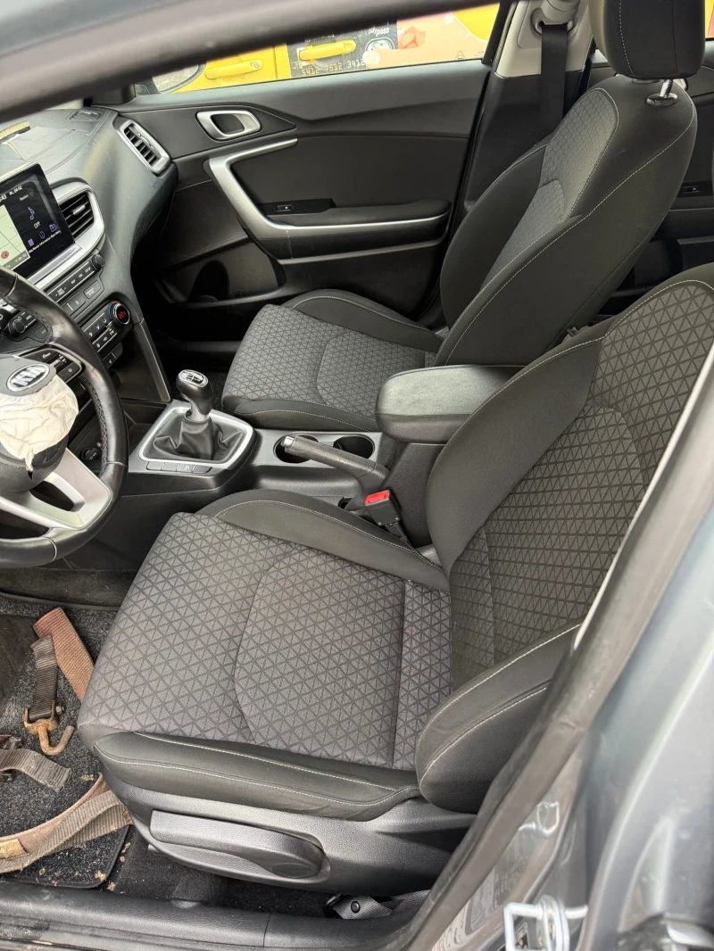 Kia Ceed 1.4, снимка 7 - Автомобили и джипове - 53355468