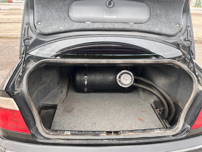 BMW 318, снимка 13 - Автомобили и джипове - 53385467