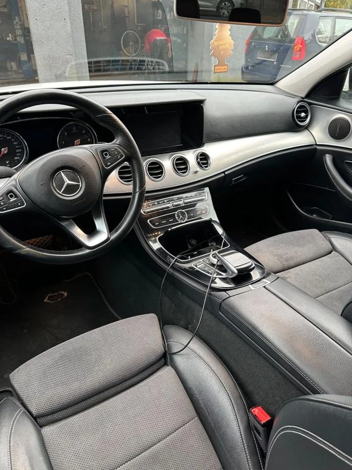 Mercedes-Benz E 220, снимка 7 - Автомобили и джипове - 48513264