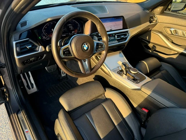 BMW 330 i xDrive/M-Pack/H&K, снимка 10 - Автомобили и джипове - 54429777