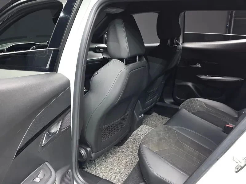 Peugeot 2008, снимка 11 - Автомобили и джипове - 56688386