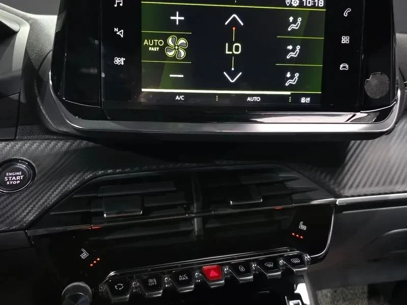 Peugeot 2008, снимка 16 - Автомобили и джипове - 56688386