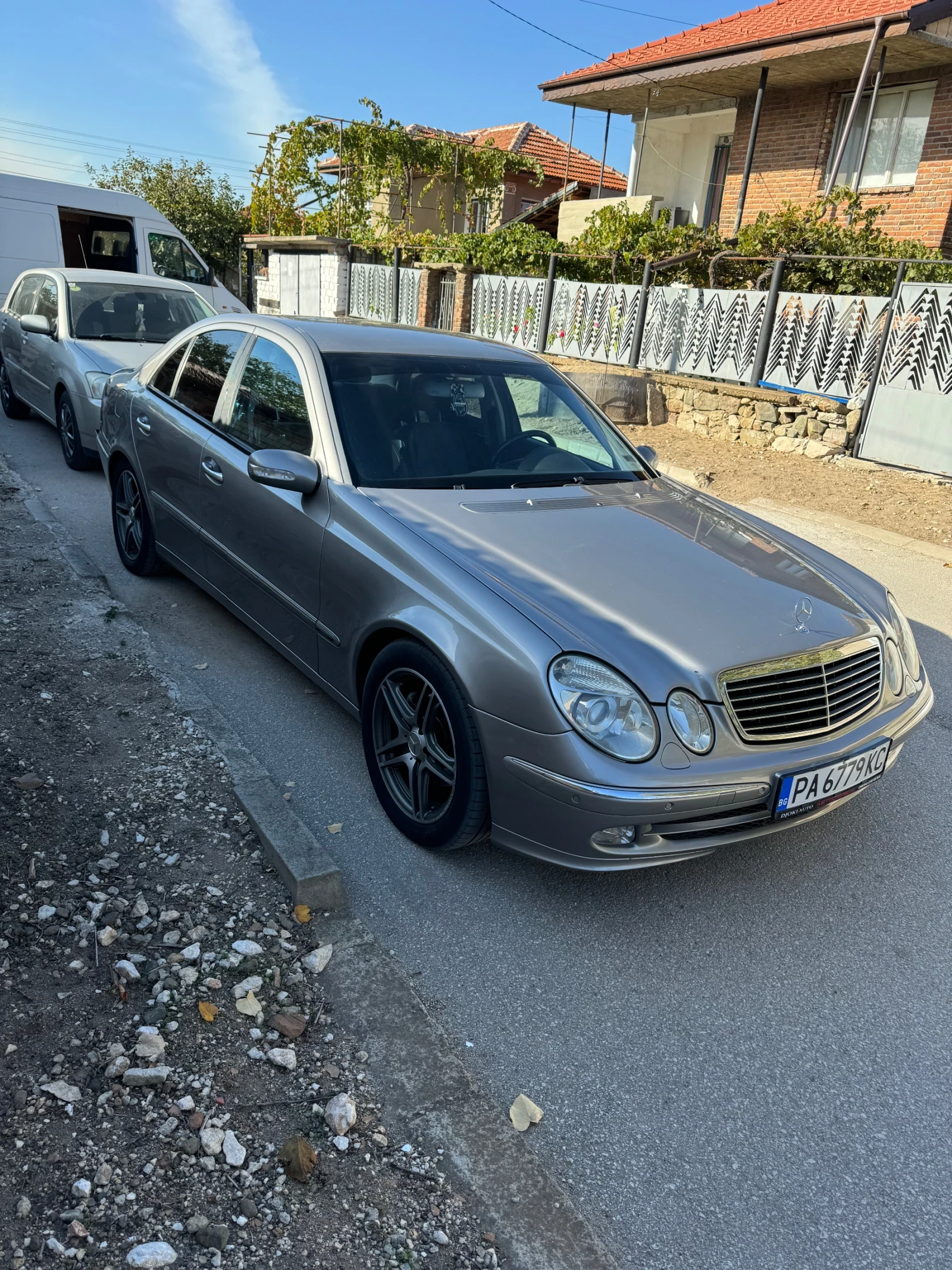 Mercedes-Benz E 270  - изображение 2