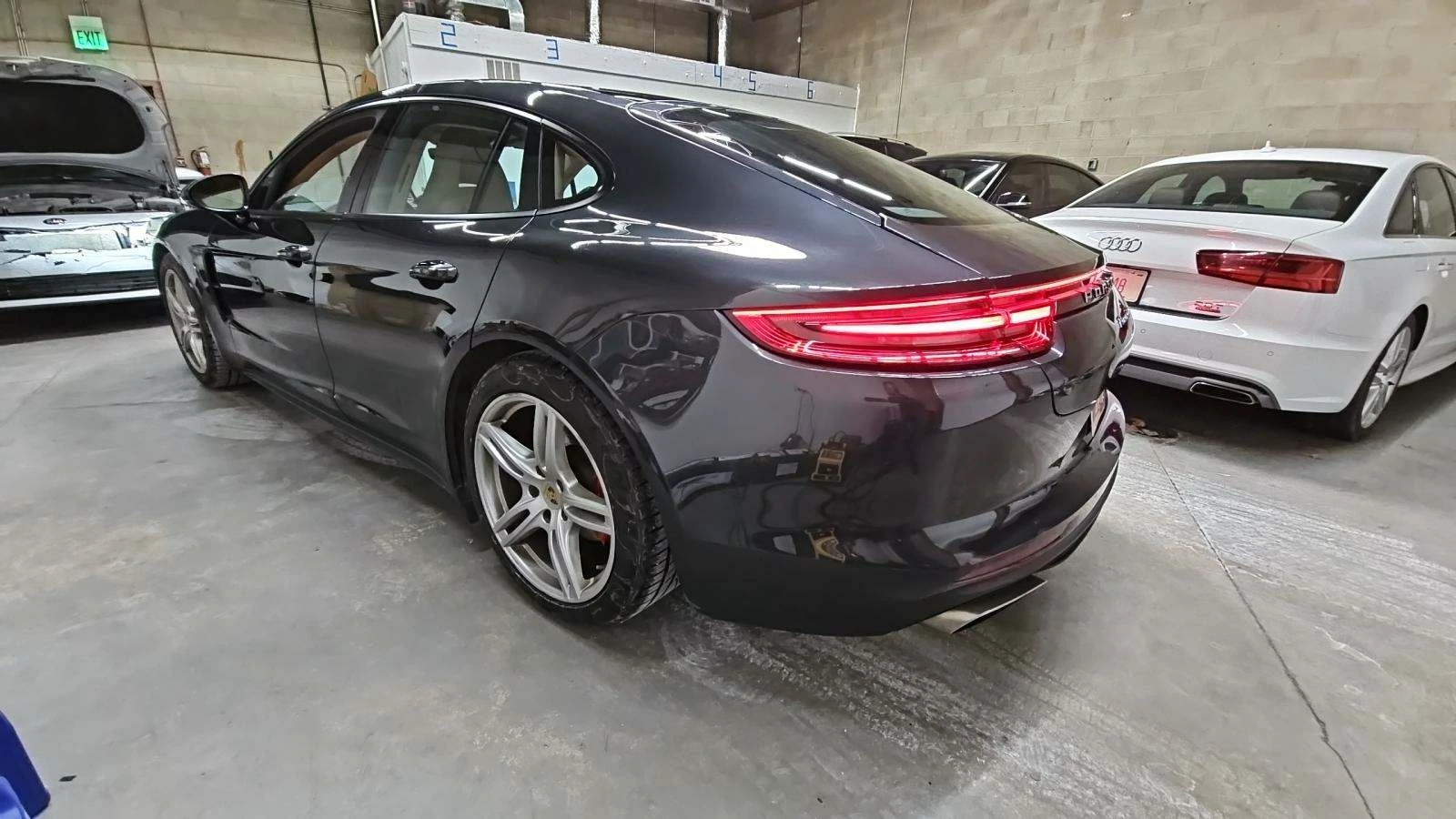 Porsche Panamera 4* DIGITAL* DISTRONIK* LANE ASSIST* BOSE* ПОДГРЕВ* - изображение 8