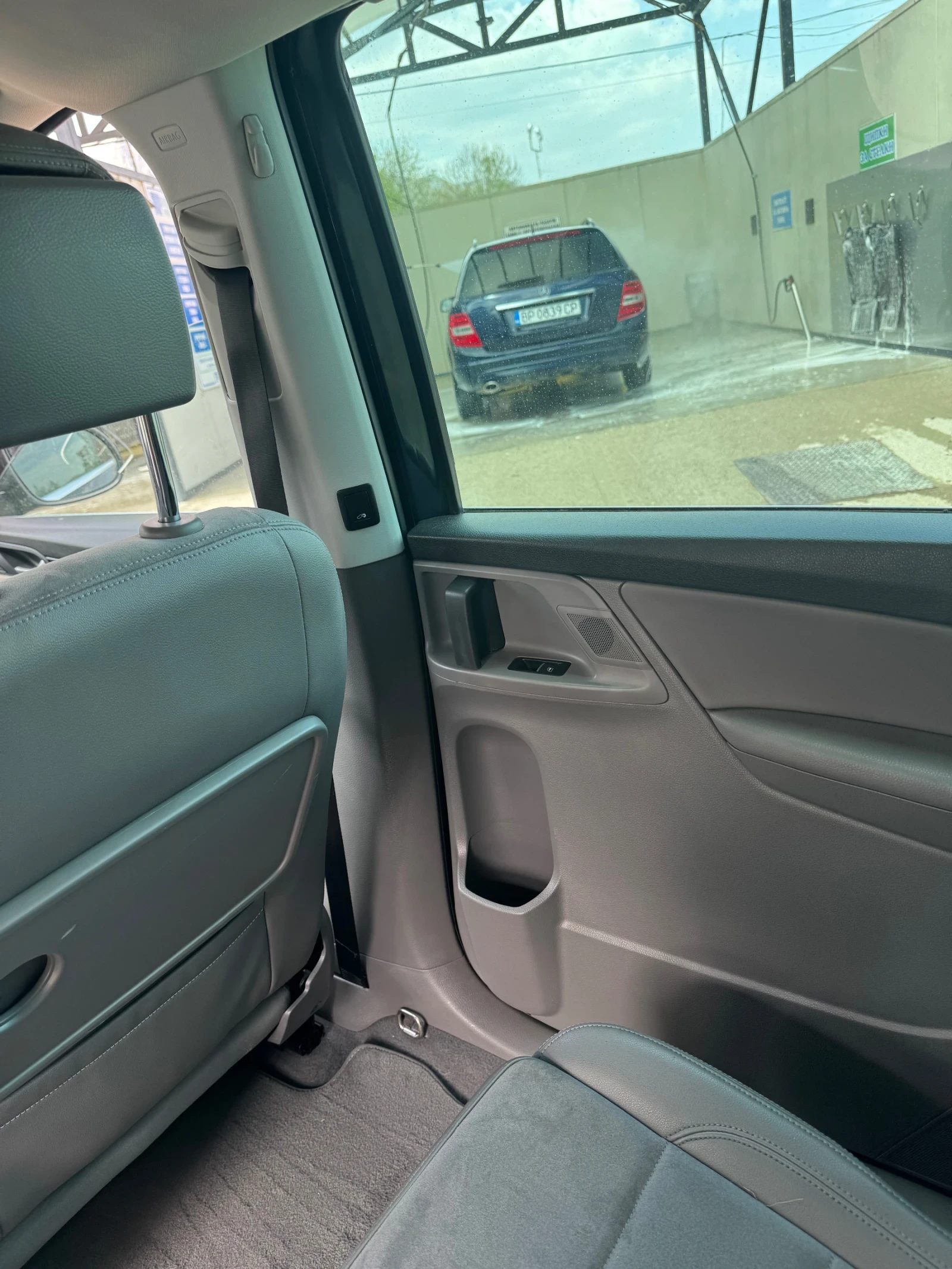 VW Sharan Всички екстри - изображение 7