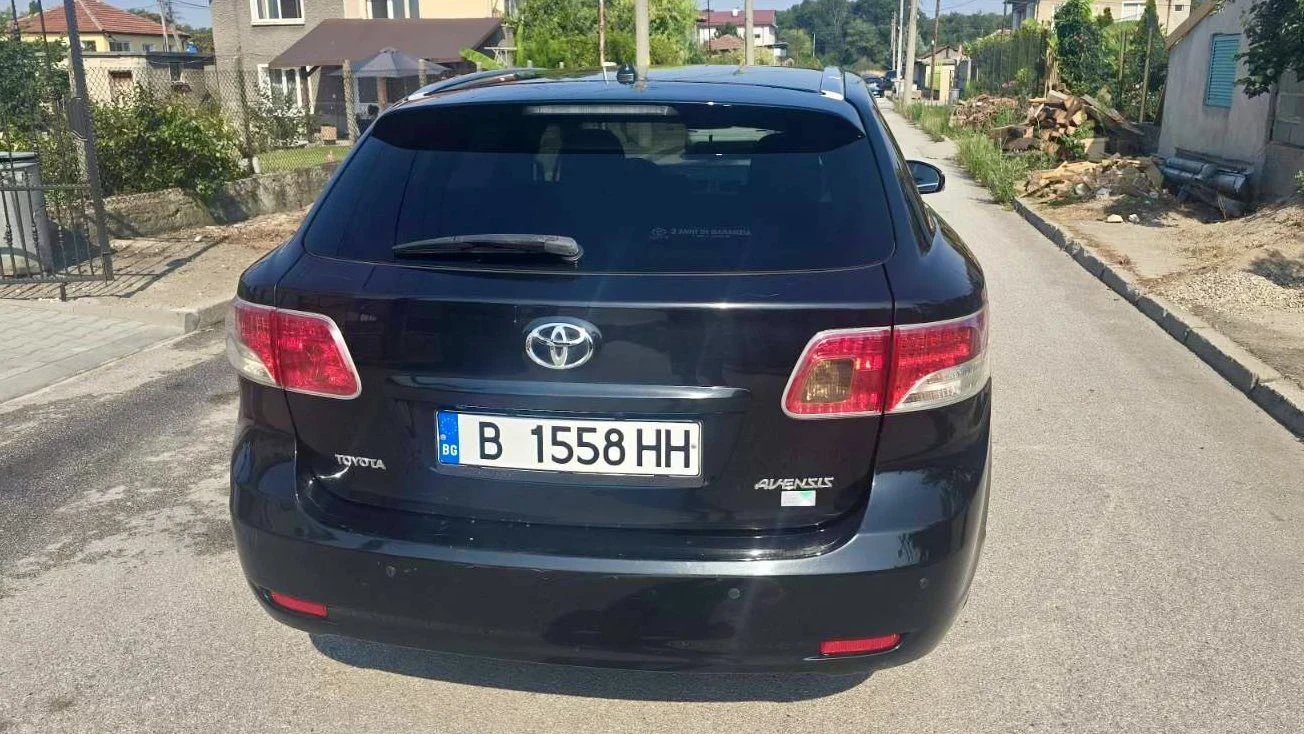 Toyota Avensis Комби - изображение 4