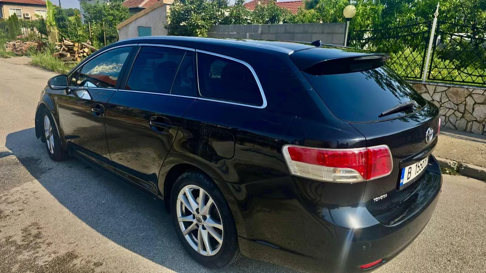 Toyota Avensis Комби - изображение 3