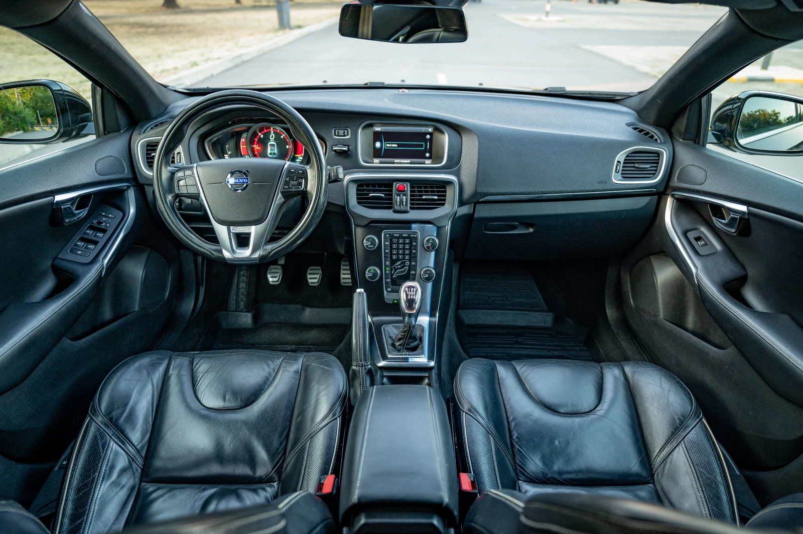 Volvo V40 1.6 D2 R-Design/Екстрова - изображение 9