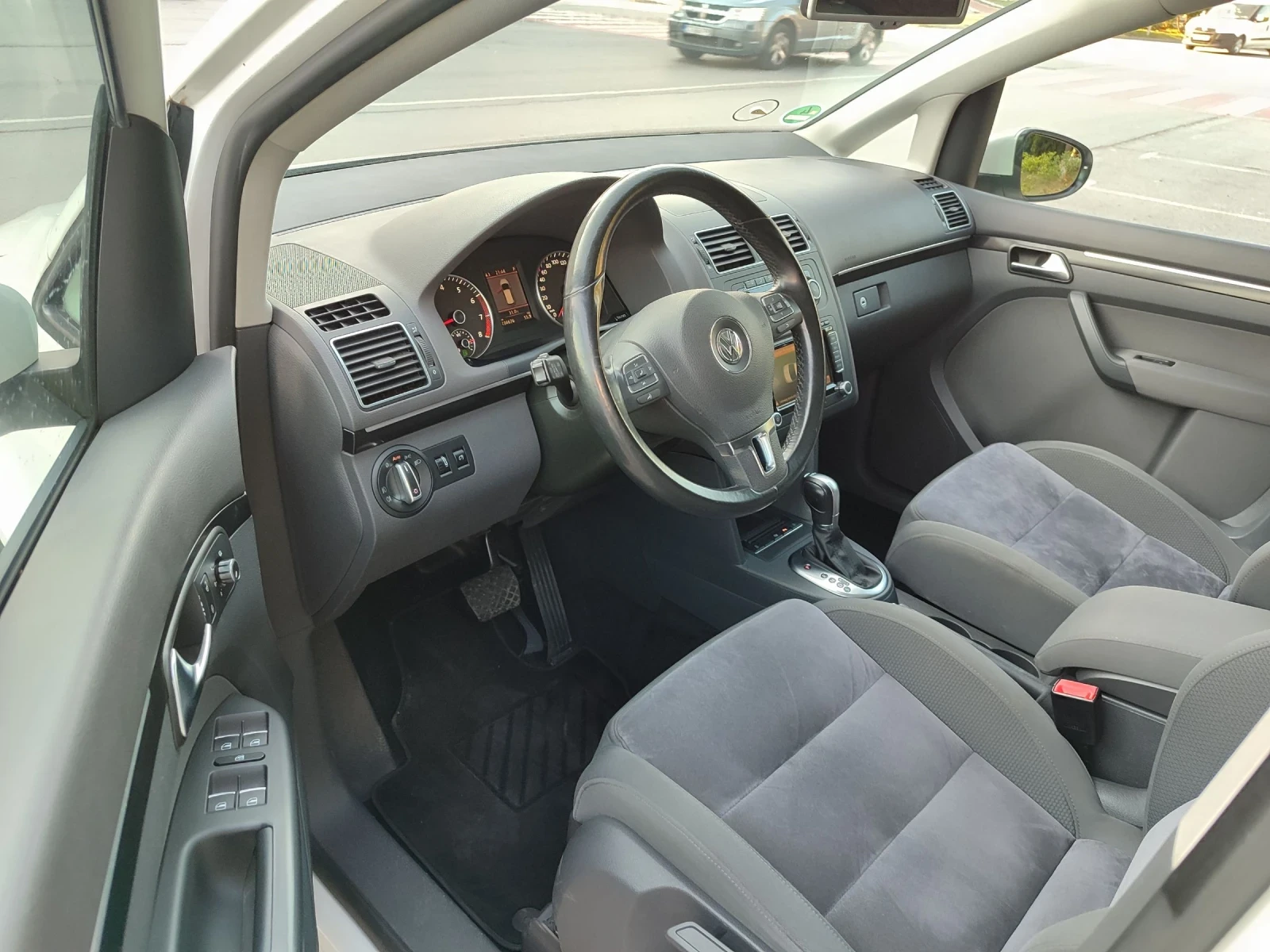 VW Touran 1.4TSI 150HP 6DSG NAVI PANO - изображение 2