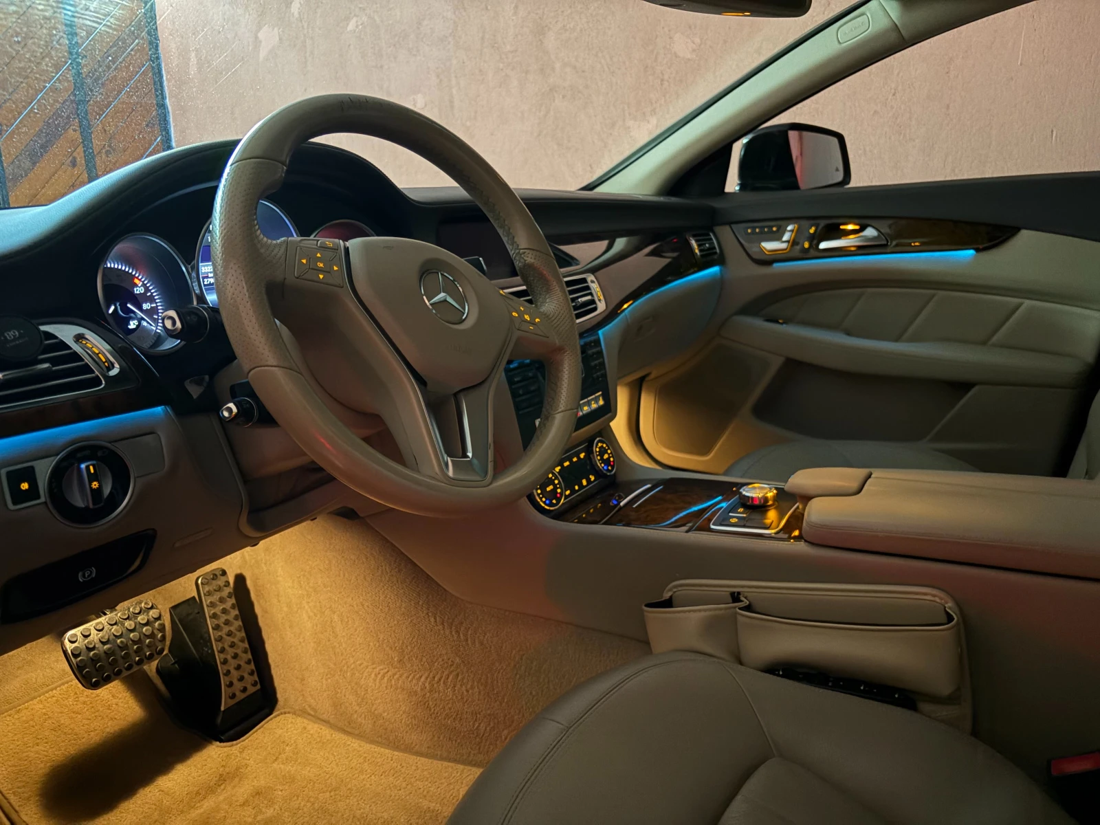 Mercedes-Benz CLS 350 Shooting Brake (доста екстри), снимка 17 - Автомобили и джипове - 54451383