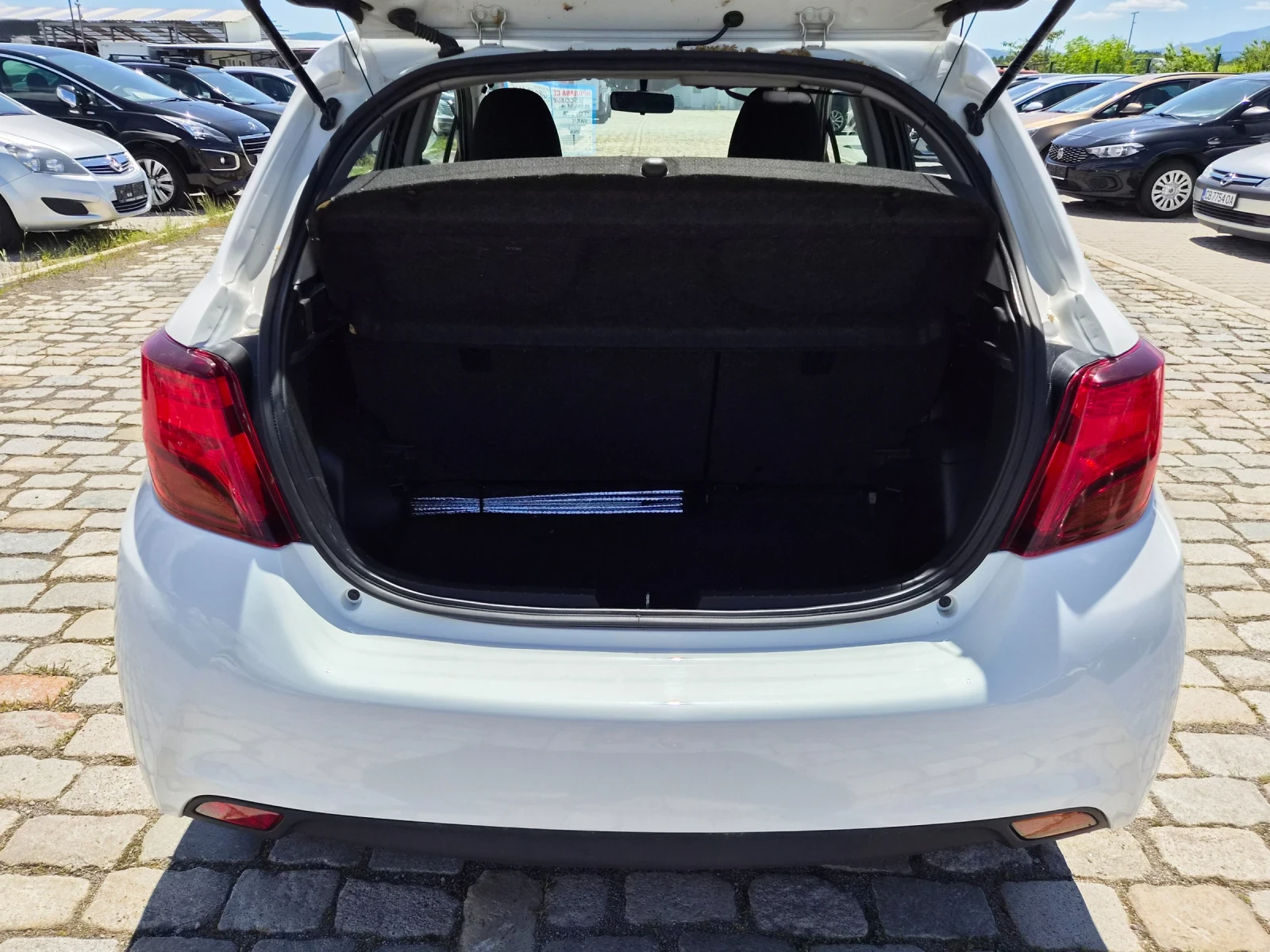 Toyota Yaris 1.33i 99кс АВТОМАТИК EU6B ОТ ТМ АУТО, снимка 9 - Автомобили и джипове - 54710929