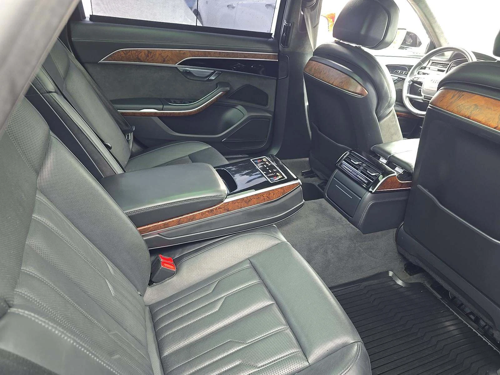 Audi A8 HEAD-UP* 360* ALCANTARA* ОБДУХ* МАСАЖ* КРАЙНА ЦЕНА, снимка 11 - Автомобили и джипове - 55147558