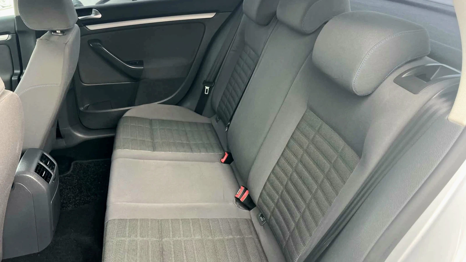 VW Golf 1.9 TDI- KLIMA, снимка 11 - Автомобили и джипове - 55588828