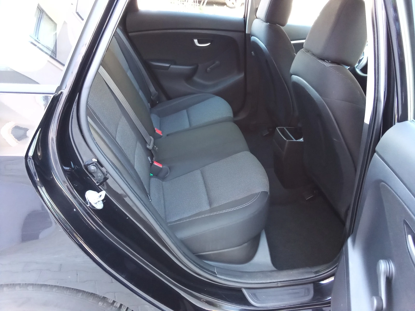 Hyundai I30 1.4CRDI-90kc. Euro5, снимка 13 - Автомобили и джипове - 55592520