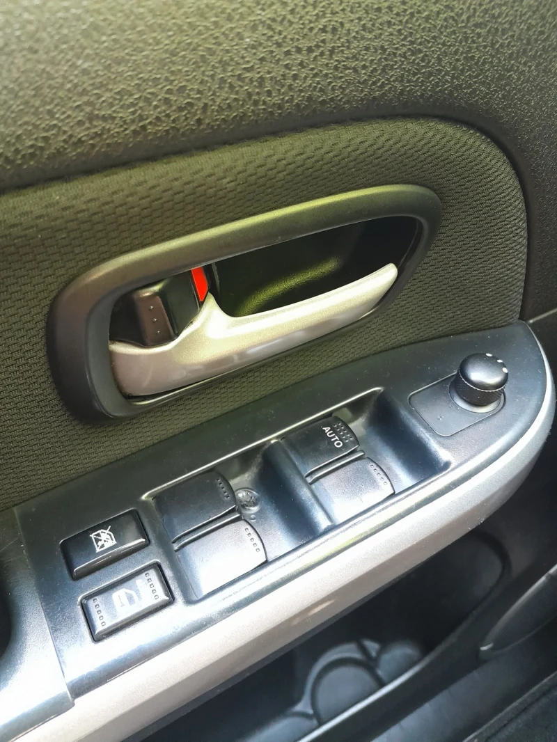 Suzuki Grand vitara, снимка 13 - Автомобили и джипове - 52017964