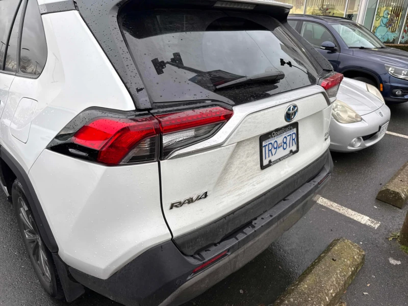 Toyota Rav4 CARFAX* АВТОФИНАНСИРАНЕ* БЕЗ ПЪРВОНАЧАЛНА ВНОСКА* , снимка 4 - Автомобили и джипове - 53014843