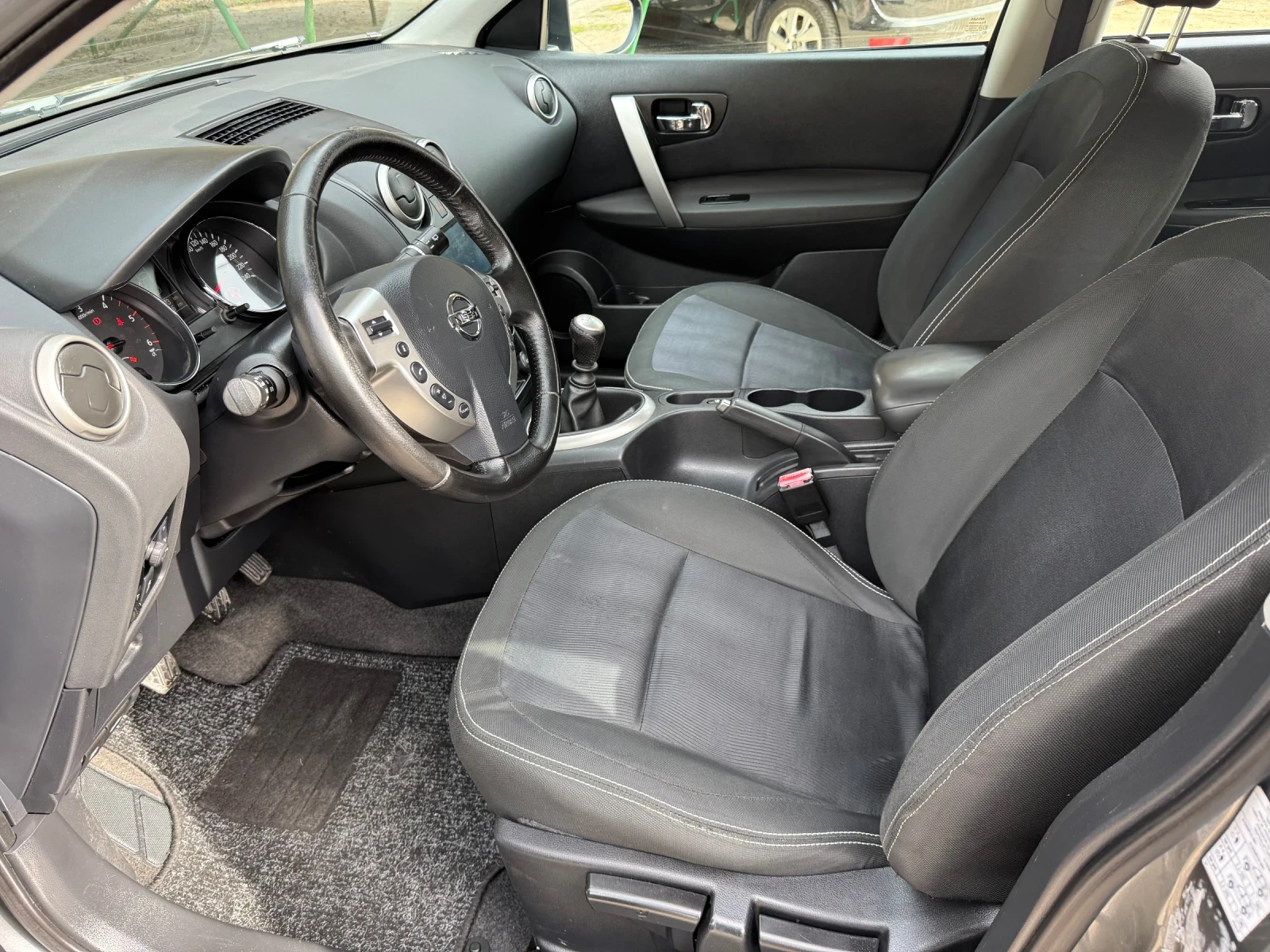 Nissan Qashqai 1.5 DCI, снимка 6 - Автомобили и джипове - 53754039