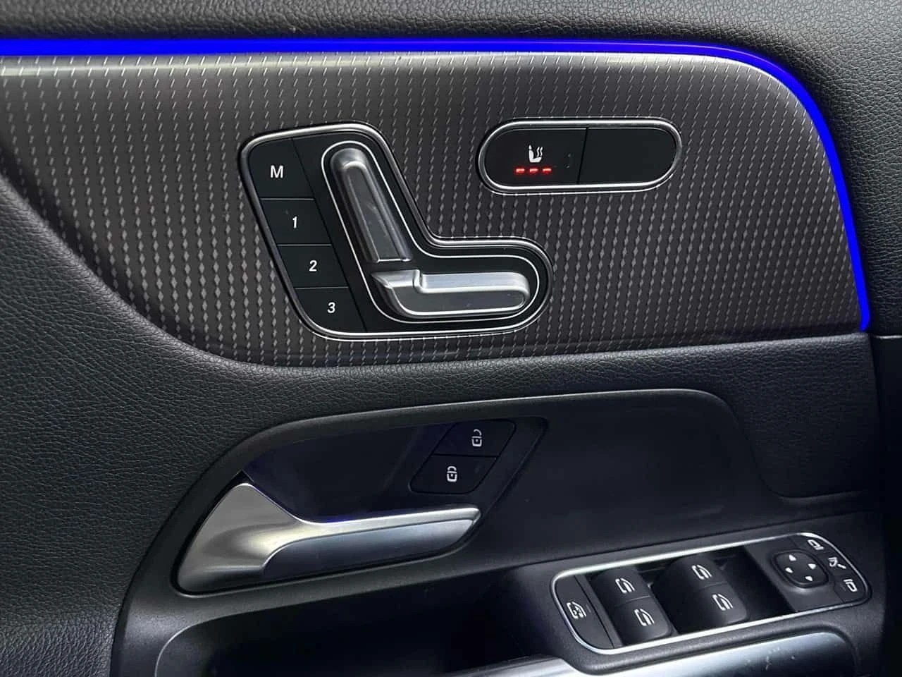 Mercedes-Benz GLA 250 4matic CARFAX, снимка 12 - Автомобили и джипове - 54315549