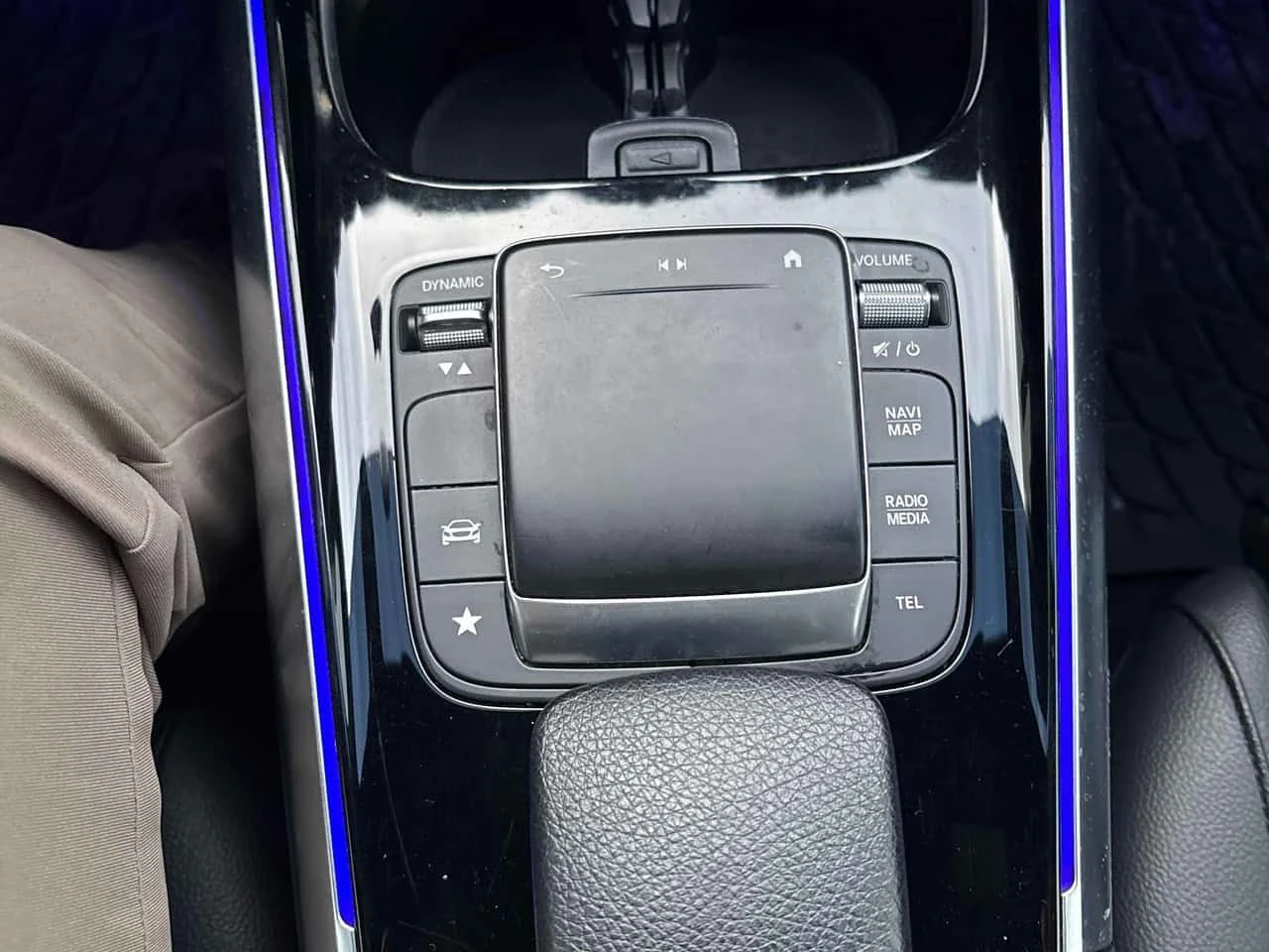 Mercedes-Benz GLA 250 4matic CARFAX, снимка 11 - Автомобили и джипове - 54315549