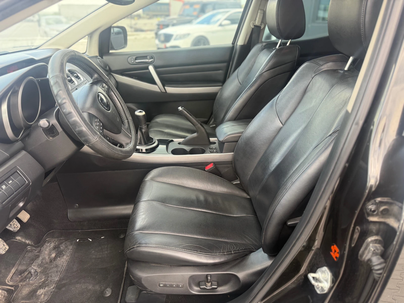 Mazda CX-7 2.2 D 173 KS ОБСЛУЖЕНА , РЕГИСТРАНА, снимка 9 - Автомобили и джипове - 54712563