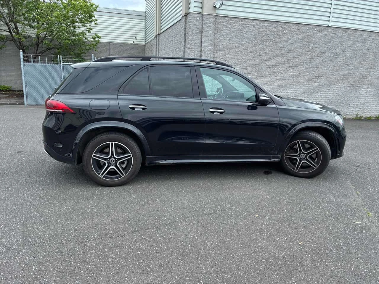 Mercedes-Benz GLE 450 ДИСТРОНИК * ОБДУХВАНЕ * BURMESTER * 360 * CARFAX, снимка 3 - Автомобили и джипове - 54976580