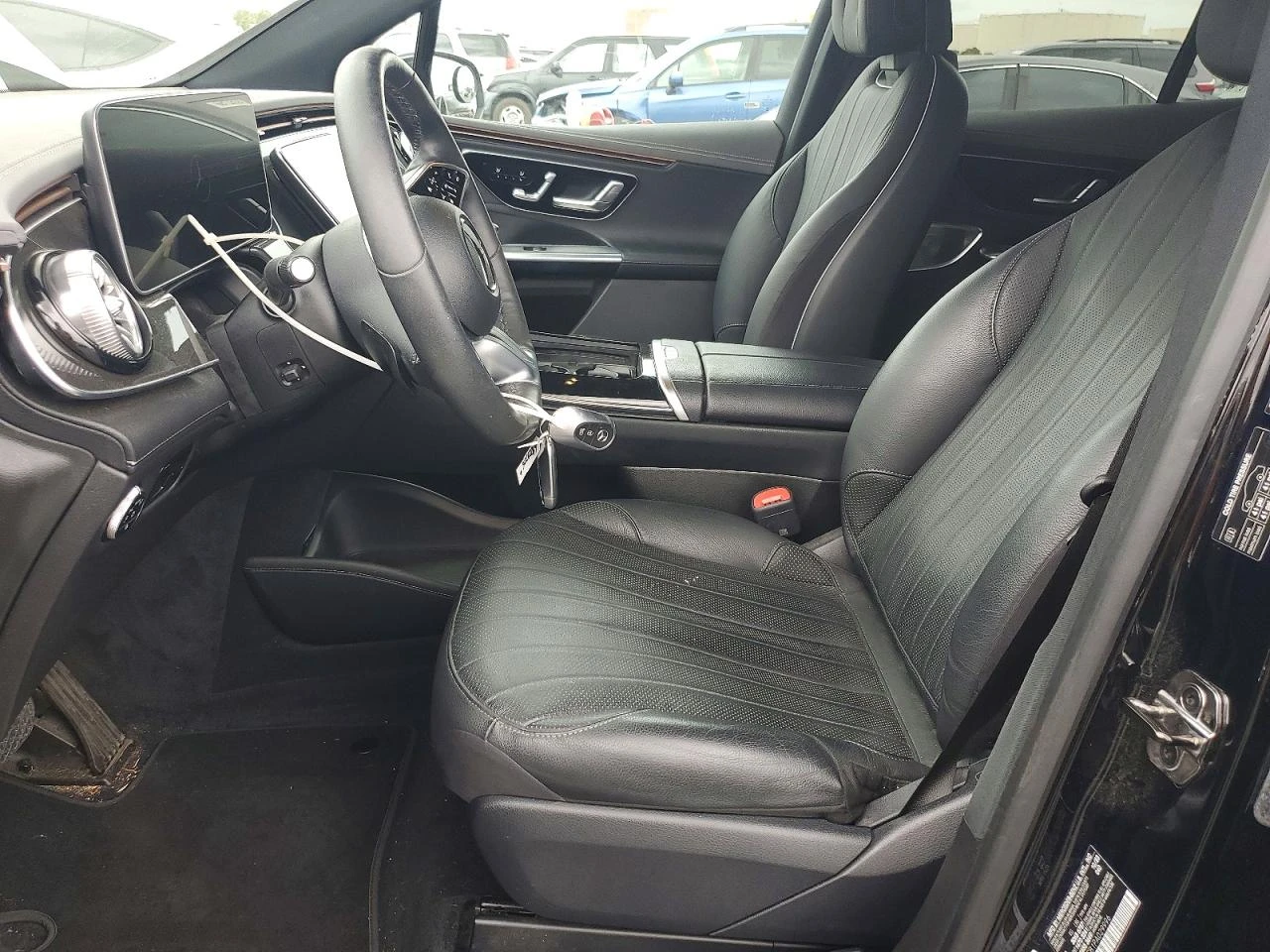Mercedes-Benz EQE 350* 4MATIC* DISTRONIC* ПОДГРЕВ* ОБДУХ* 360* , снимка 8 - Автомобили и джипове - 56182543