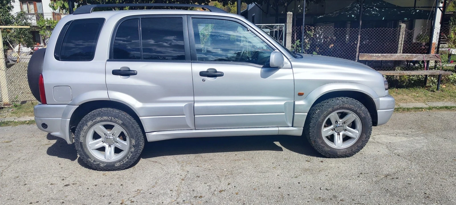 Suzuki Grand vitara 2.0 , снимка 2 - Автомобили и джипове - 56326452