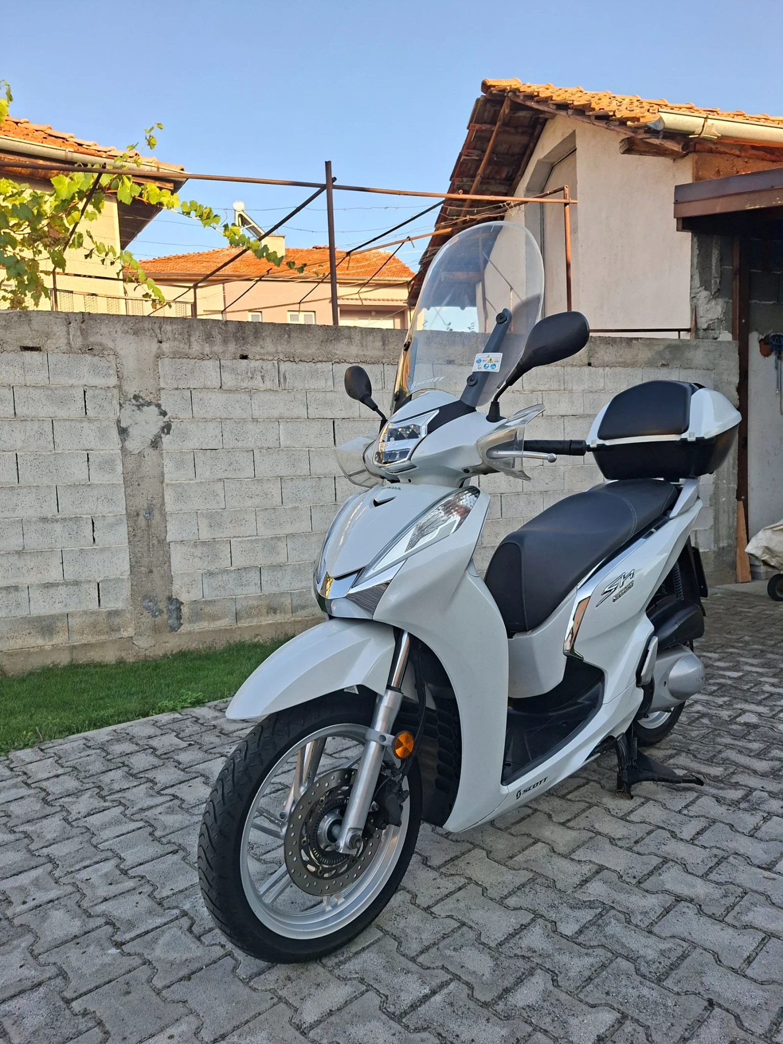 Honda Sh 300 ABS LED, снимка 7 - Мотоциклети и мототехника - 55691696