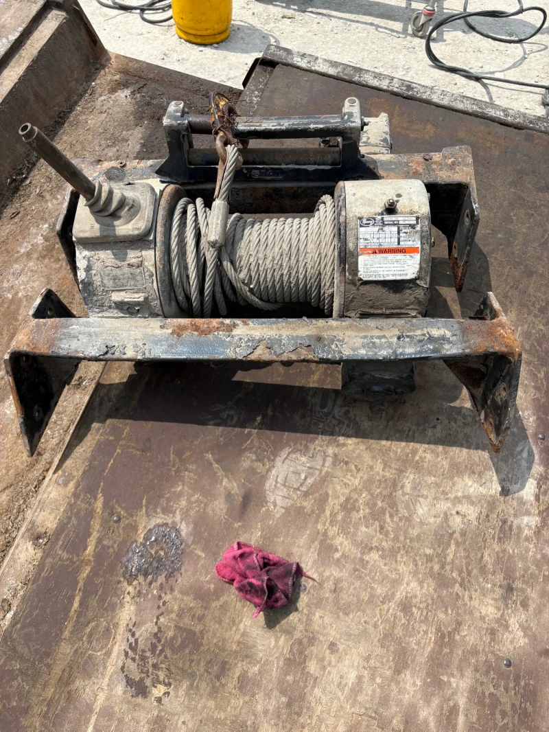 Автокран Друга марка Лебедка