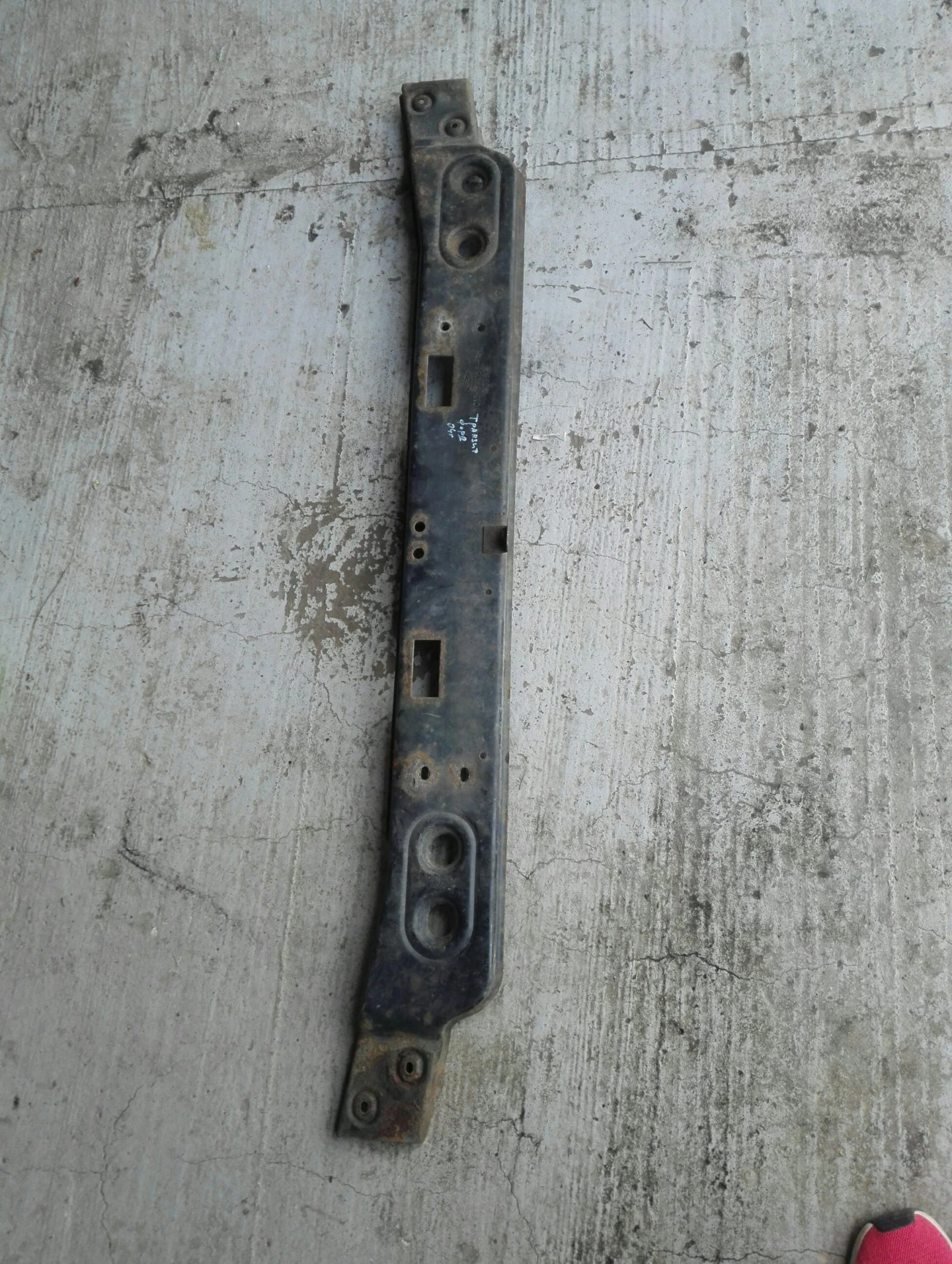 Греда под радиатори Форд Транзит 2.4тд (3), снимка 1 - Части - 53549791