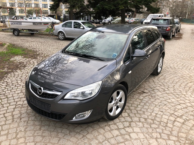 Opel Astra TOURER -ITALIA, снимка 1 - Автомобили и джипове - 40134621