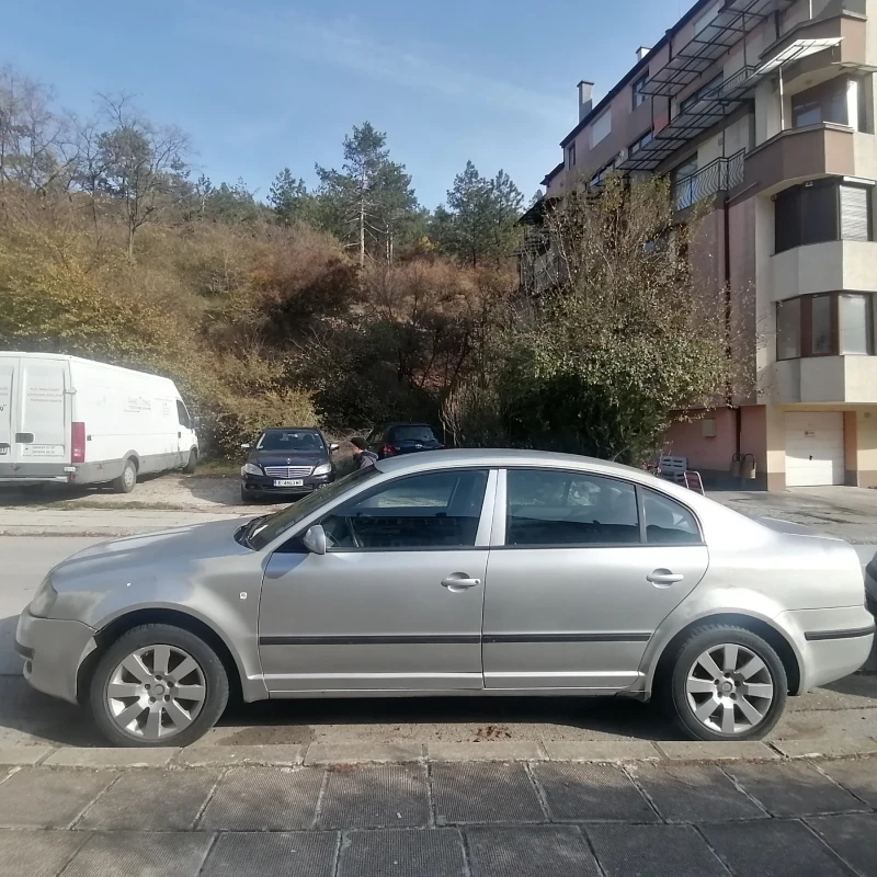 Skoda Superb, снимка 1 - Автомобили и джипове - 48090267