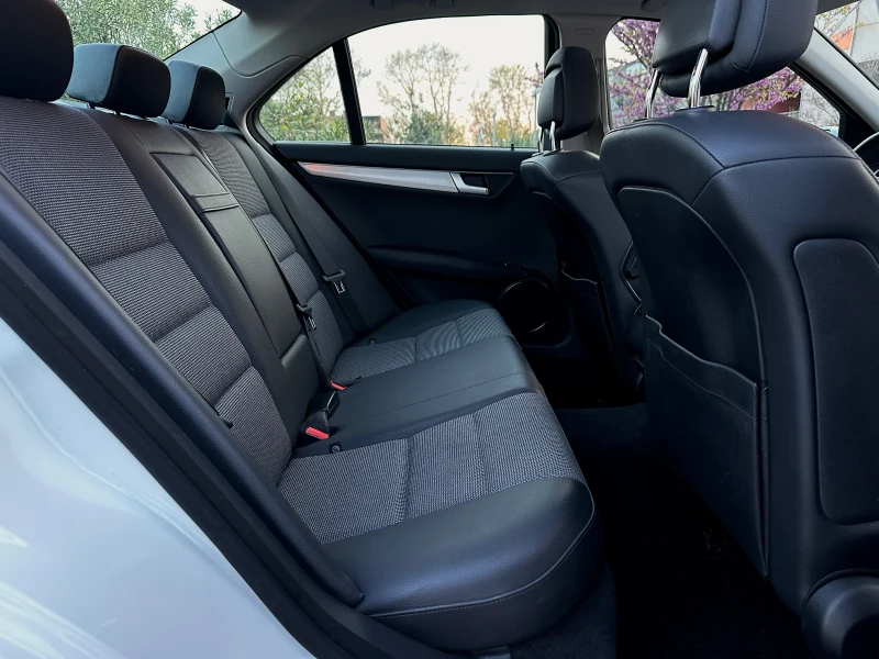 Mercedes-Benz C 220 CDI FULL AMG LINE FACELIFT LED PANO NAVI , снимка 12 - Автомобили и джипове - 50089868
