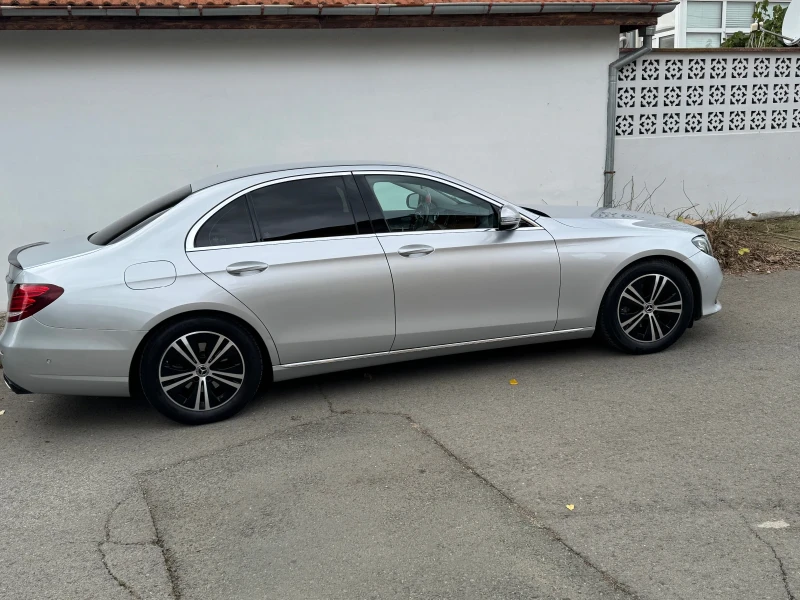 Mercedes-Benz E 220, снимка 2 - Автомобили и джипове - 52518926
