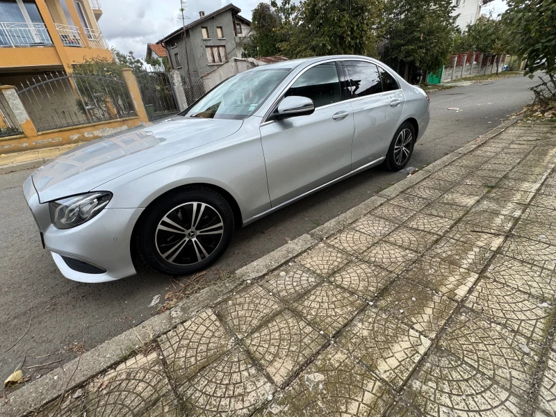 Mercedes-Benz E 220, снимка 3 - Автомобили и джипове - 52518926