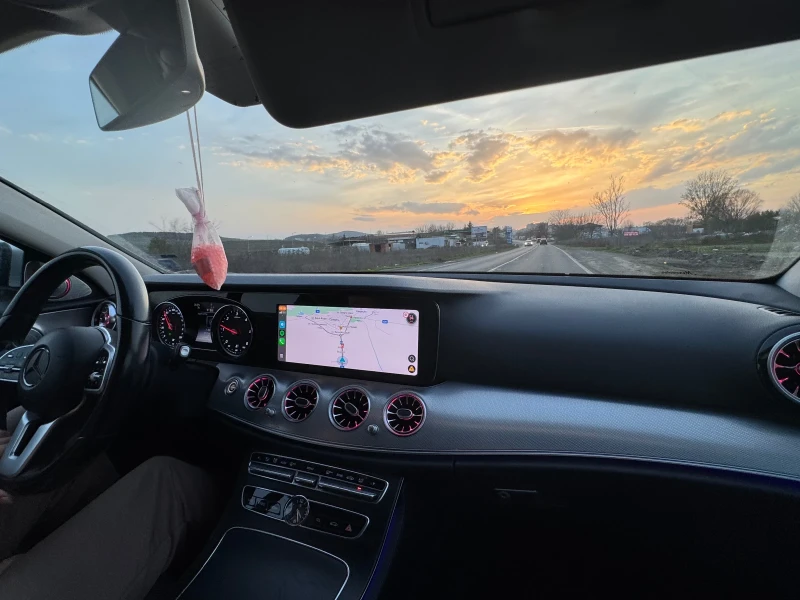 Mercedes-Benz E 220, снимка 5 - Автомобили и джипове - 52518926