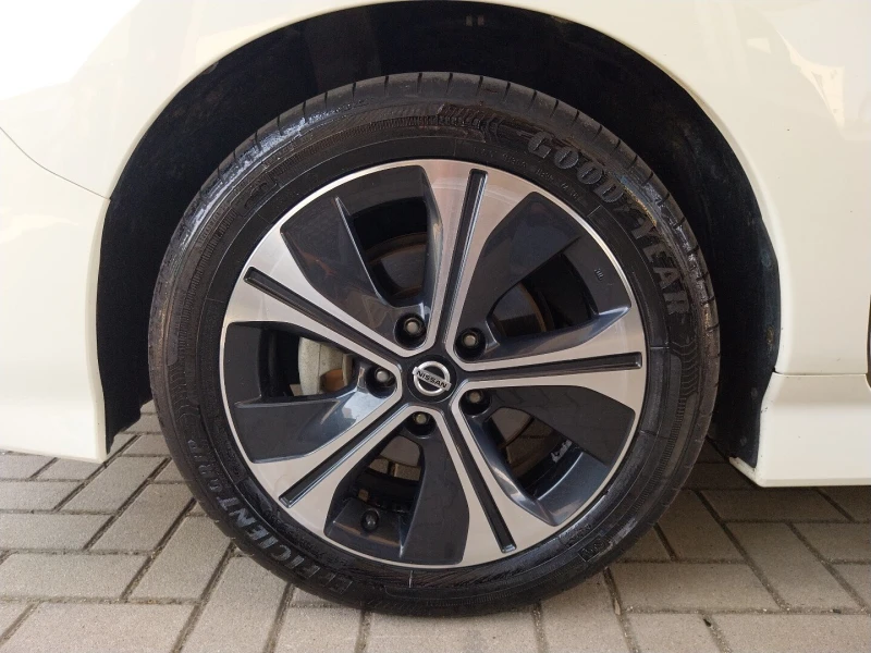 Nissan Leaf , снимка 9 - Автомобили и джипове - 52643235